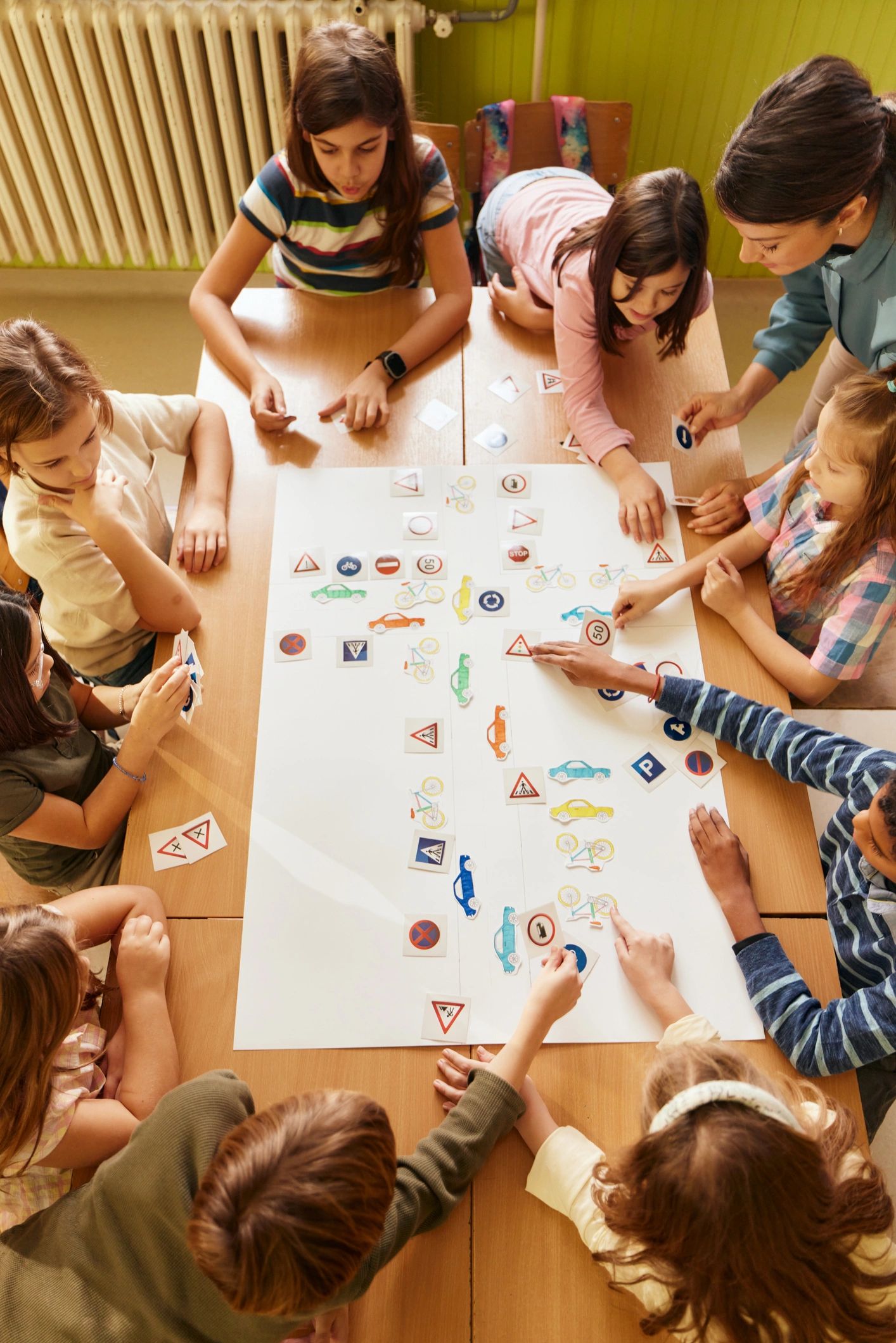 Teaching artist leading classroom workshop